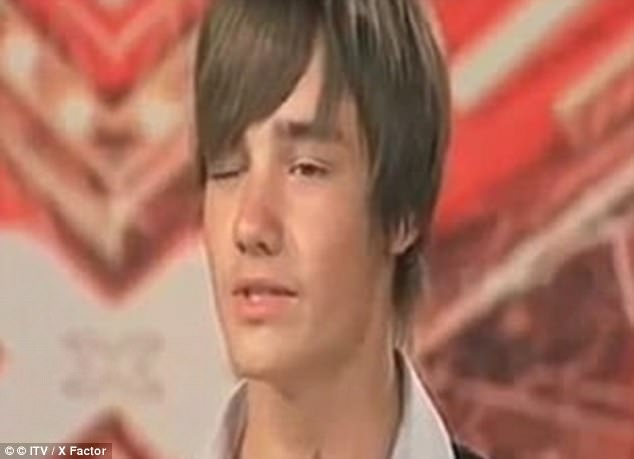 Thành viên One Direction lần đầu nói về cuộc tình “chị em” - 5 Liam đã cả gan nháy mắt với nữ giám khảo Cheryl trong phần thi thử giọng ở Nhân tố Bí ẩn năm 2008.