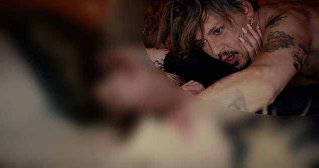 Cảnh nóng của tài tử Johnny Depp trong MV nhạc rock 18+ - 2 Rocker 48 tuổi thể hiện một ca khúc rock “gằn” và dữ dội, trong khi tài tử 54 tuổi thực hiện những cảnh nóng khá gây sốc so với một MV.