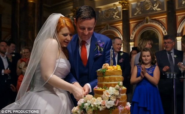 “Cưới ngay từ cái nhìn đầu tiên”: Sự thất bại của “hôn nhân tính toán” - 3 Adam và Caroline đã đăng ký tham gia chương trình “Married at First Sight” và được ghép đôi với nhau. Họ nhanh chóng tổ chức hôn lễ theo đúng tiêu chí của chương trình - “Cưới ngay từ cái nhìn đầu tiên”.