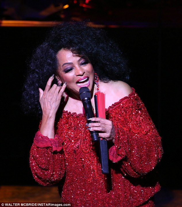 Trong đêm biểu diễn tràn đầy năng lượng, Diana Ross đã biểu diễn lại nhiều bản hit trong sự nghiệp.