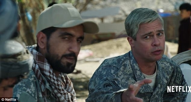 Vẻ nam tính, quyến rũ thường thấy của Brad Pitt trong các vai diễn trước đây nhường chỗ cho một diện mạo khác lạ, nhưng không kém phần thú vị.