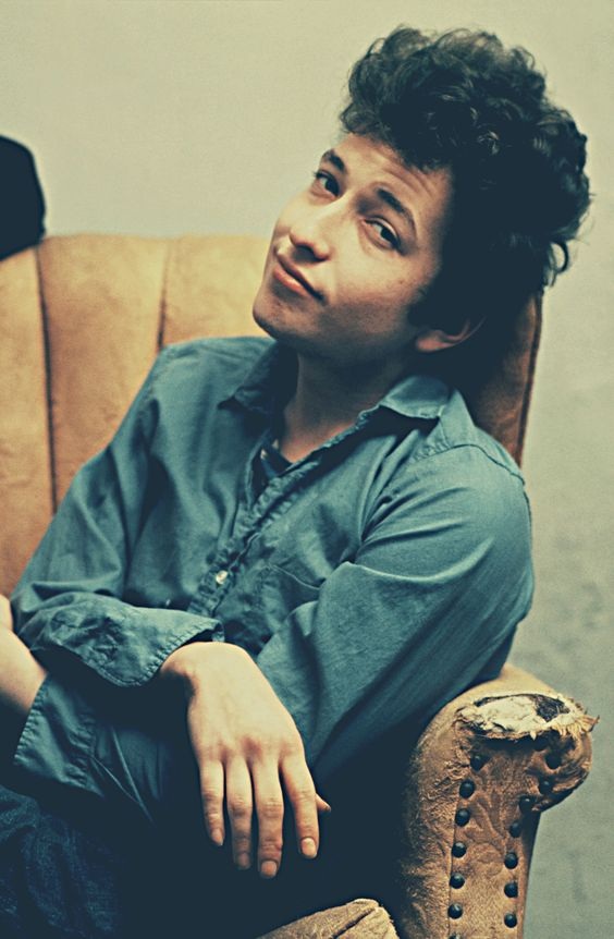 Bob Dylan vừa kịp nhận giải thưởng Nobel Văn học hơn 20 tỷ đồng - 4 Bob Dylan vừa kịp nhận giải thưởng Nobel Văn học hơn 20 tỷ đồng - 4