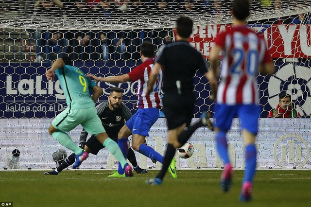 Barcelona - Atletico: Quyết chiến tại Nou Camp - 1
Luis Suarez tỏa sáng trong chiến thắng 2-1 trước Atletico ở Vicente Calderon