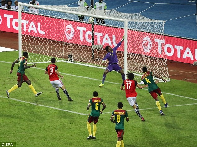 Những khoảnh khắc kinh điển ở trận chung kết Cameroon-Ai Cập - 2
Elneny mở tỷ số 1-0 cho Ai Cập ở phút 22 sau pha dứt điểm chính xác