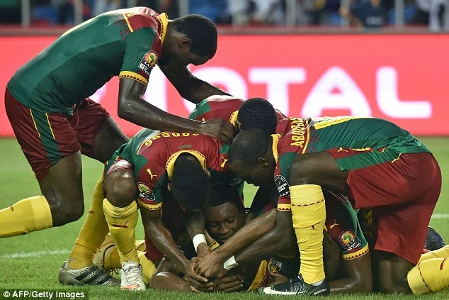 Những khoảnh khắc kinh điển ở trận chung kết Cameroon-Ai Cập - 7
Nkoulou khiến cầu trường tại Gabon như bùng nổ, đưa đẩy trận đấu trở nên đầy hấp dẫn