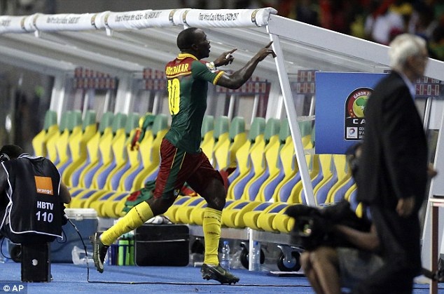 Những khoảnh khắc kinh điển ở trận chung kết Cameroon-Ai Cập - 9
Niềm vui của Aboubakar sau bàn thắng đi vào lịch sử