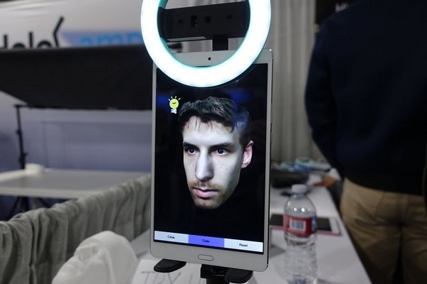 Độc đáo phụ kiện biến smartphone thành thiết bị chụp ảnh chân dung 3D - 1 Bellus 3D Face Camera chỉ mất 20 giây để quét và xử lý chân dung 3D cho người dùng