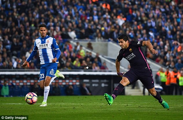 
Luis Suarez khai thông thế bế tắc cho Barcelona
