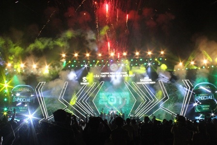 Khắp nơi tưng bừng với lễ hội đếm ngược, chào đón năm mới 2017 - 9 Khắp nơi tưng bừng với lễ hội đếm ngược, chào đón năm mới 2017 - 9