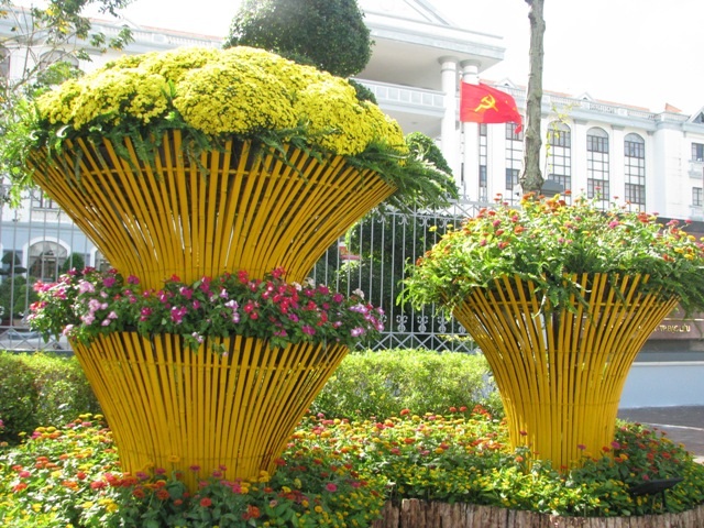 Ấn tượng hình gà “khủng” đón Tết Đinh Dậu - 10