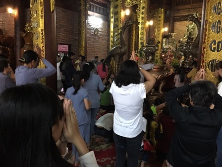 Dòng người nô nức đổ về Thiền viện Trúc Lâm Phương Nam - 4 Dòng người nô nức đổ về Thiền viện Trúc Lâm Phương Nam - 4