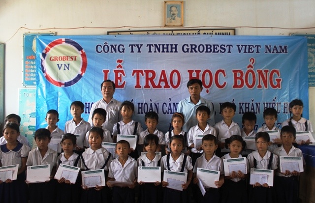 Trao 150 suất học bổng Grobest Việt Nam đến học sinh nghèo hiếu học tỉnh Bến Tre - 4 Học sinh nghèo, hiếu học ở Bến Tre nhận học bổng Grobest