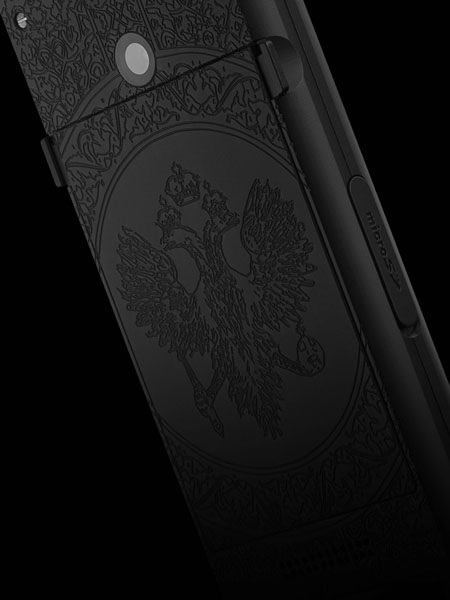 Đại bàng hai đầu, một đầu quay hướng Đông, một hướng Tây, trên cùng một thân chim ngụ ý cho sự cân bằng, độc lập và thống nhất