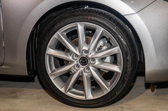 Mazda3 2017 có mặt tại Malaysia với giá từ 560 triệu đồng - 4 Mazda3 2017 có mặt tại Malaysia với giá từ 560 triệu đồng - 4