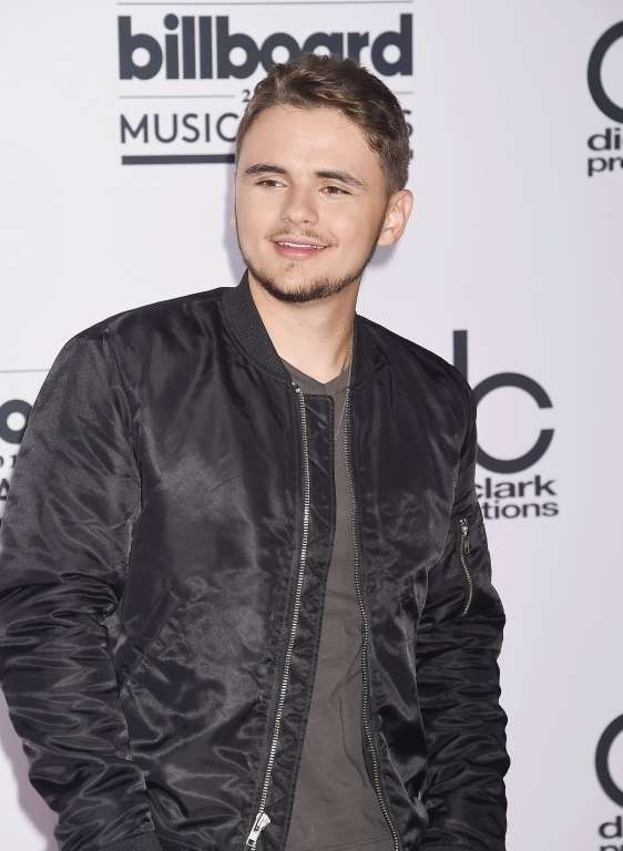 Khi “con sao” sững sờ nhận ra cha mẹ mình là… sao - 4 “Ông hoàng nhạc pop” Michael Jackson và con trai Prince Jackson