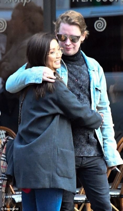 
Tới tháng 10 họ mới công khai mối quan hệ tình cảm của mình
