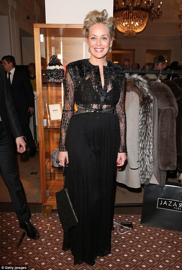 Sharon Stone trẻ đẹp ngỡ ngàng ở tuổi 59 - 5
Sharon Stone gần đây không còn đóng phim nhiều