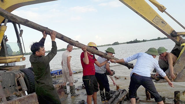 Nhiều làng xã Hà Nội chìm trong biển nước - 6 Nhiều làng xã Hà Nội chìm trong biển nước - 6