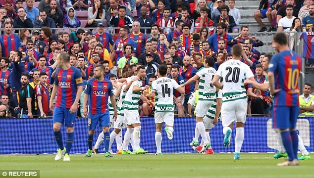 Messi lập cú đúp, Barcelona ngược dòng thắng đậm Eibar - 2
Eibar bất ngờ dẫn trước 2-0 sau hơn 60 phút thi đấu