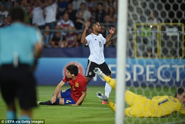 Đánh bại Tây Ban Nha, Đức vô địch U21 châu Âu - 13
Tiền vệ cánh Serge Gnabry luôn là mối nguy hiểm với hàng thủ Tây Ban Nha