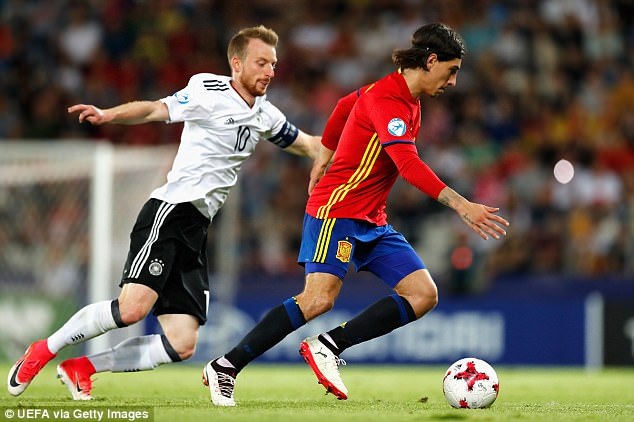 Đánh bại Tây Ban Nha, Đức vô địch U21 châu Âu - 16
Hector Bellerin không tạo được đột biến nào bên cánh phải của Tây Ban Nha
