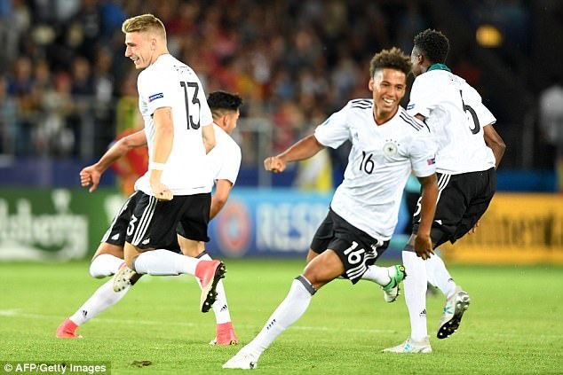 Đánh bại Tây Ban Nha, Đức vô địch U21 châu Âu - 2
Felix Platte và Thilo Kehrer không giấu nổi sự sung sướng