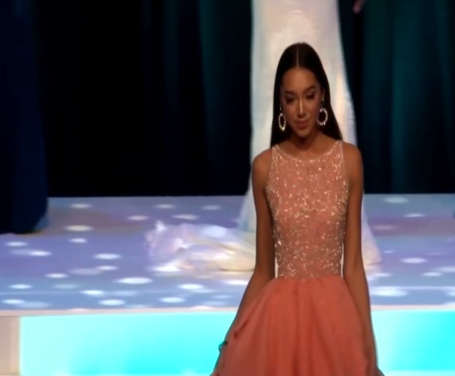 Trước khi đêm chung kết diễn ra, Diana Lai đã lọt và top 3 của hai giải thưởng phụ tổ chức bên lề cuộc thi. Trong ảnh là khi người đẹp xuất hiện tại một sự kiện vừa tổ chức vào ngày 5/10 vừa qua.