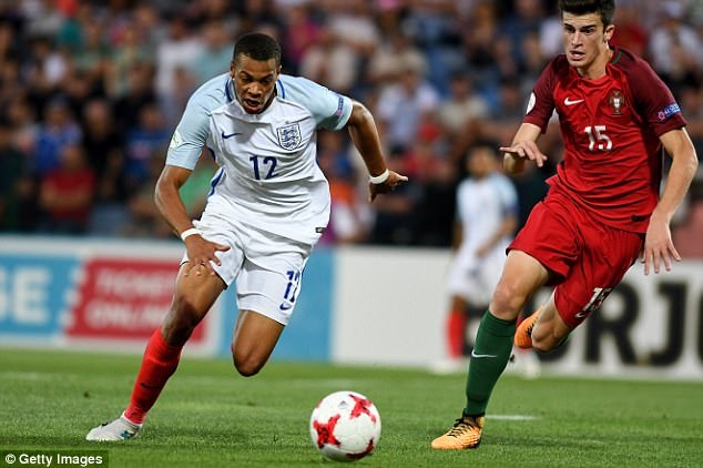 Hạ đàn em của C.Ronaldo, người Anh lên ngôi vô địch U19 châu Âu - 5
Cầu thủ của Manchester City, Lukas Nmecha chính là ngôi sao sáng nhất của U19 Anh