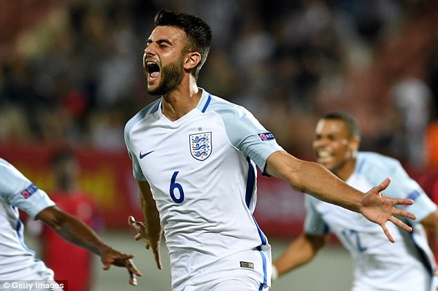 Hạ đàn em của C.Ronaldo, người Anh lên ngôi vô địch U19 châu Âu - 1
Easah Suliman mở tỷ số cho U19 Anh ở phút 50