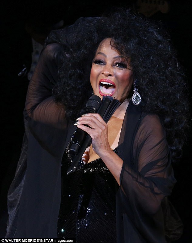 Nữ nghệ sĩ khá trẻ so với tuổi 73.