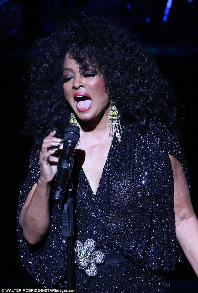 Trong đêm nhạc, khán giả đã được nghe lại các bản hit trong sự nghiệp của Diana Ross.