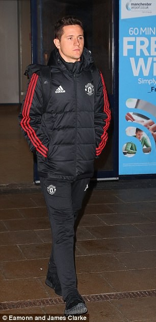Thua mất mặt trước Basel, MU trở lại Manchester vào giữa đêm - 10
Tiền vệ Ander Herera
