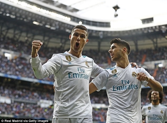 Real Madrid 5-0 Sevilla: Cú đúp của C.Ronaldo - 4
C.Ronaldo tỏa sáng vào lưới Seviilla...
