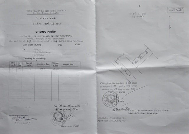 Vụ “xây dựng hàng rào, phường bắt xin phép”: Đau đầu vì đất biết “thụt lùi”! - 6 Sổ đỏ của ông Thành chỉ 18 m chiều sâu, nhưng theo ông Trọng thì ông Thành xây dựng căn nhà đến 21,5 m và lấn vào đất của ông Trọng.