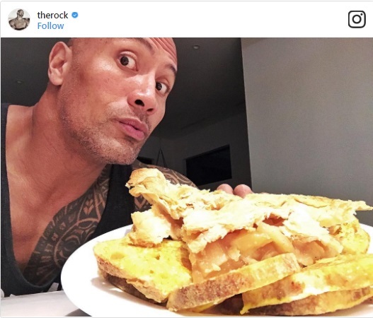 Với vai diễn trong “The Fate of the Furious”, Dwayne cần tăng 10kg so với mức cân nặng mà anh sở hữu trước đó, để trở thành một Hobbs cường tráng nhất từng thấy qua các tập phim. Chia sẻ với fan trên mạng xã hội, Dwayne cho biết: “Tôi bước tới phim trường với cân nặng 118kg để trở thành Hobbs cường tráng nhất, hài hước nhất từng thấy trong loạt phim”.