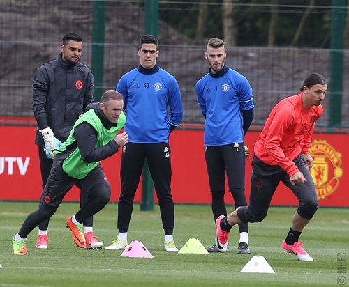 MU - Anderlecht: Cánh cửa rộng mở - 1
Rooney (trái) đã thực sự bình phục chấn thương