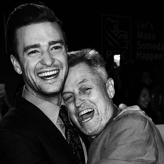 Đạo diễn “Sự im lặng của bầy cừu” qua đời ở tuổi 73 - 6 Justin Timberlake chia sẻ bức ảnh chụp chung với đạo diễn Jonathan Demm trong những ngày tháng cuối đời của vị đạo diễn.