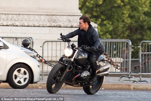 Tom Cruise xuất hiện tự tin, thoải mái trên phim trường. Những cảnh quay hành động nguy hiểm không thể làm khó được anh.