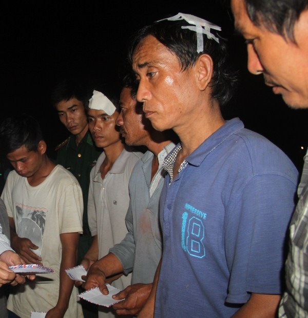 Các ngư dân thất thần sau sự cố bị tàu hàng nước ngoài đâm chìm giữa biển