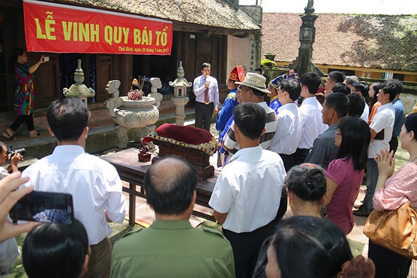 Dòng họ có 3 thủ khoa đại học năm 2017 - 2 Lễ Vinh quy bái tổ của 3 Thủ khoa được tổ chức tại Đền Lưu Xá (xã Tân Canh, huyện Hưng Hà, tỉnh Thái Bình)