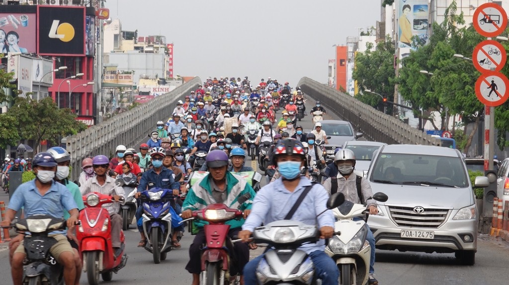 Ngày đầu thử nghiệm lưu thông một chiều qua cầu vượt Hoàng Hoa Thám - 5 Ngày đầu thử nghiệm lưu thông một chiều qua cầu vượt Hoàng Hoa Thám - 5