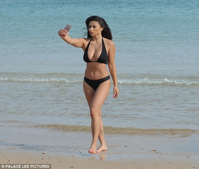 
Người đẹp 29 tuổi này từng là quản lý 1 shop thời trang
