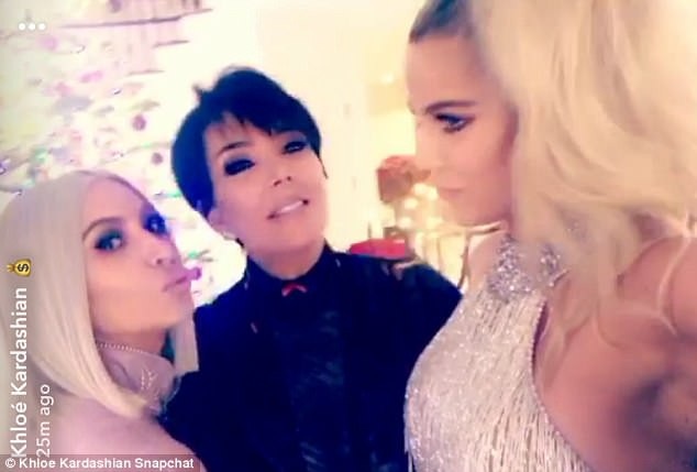 Khloe Kardashian mang bầu 6 tháng - 5
Cầu thủ bóng rổ Tristan Thompson thì nói, bạn gái anh đẹp nhất khi mang bầu