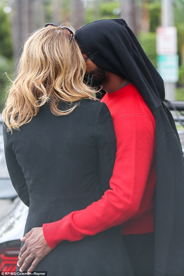 Diễn viên U50 hôn say đắm bạn trai kém 12 tuổi - 6
Laura Dern nổi tiếng quyến rũ, list người yêu của cô có hàng loạt sao như Kyle MacLachlan, Nicolas Cage, Renny Harlin, Jeff Goldblum, Billy Bob Thornton...