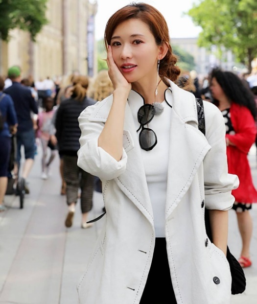 Kể từ khi bén duyên với điện ảnh hồi năm 2008 với dự án điện ảnh Đại chiến Xích Bích, Lâm Chí Linh mỗi năm đều đặn đóng vài phim, dù vậy, người ta vẫn chủ yếu nhắc tới vai diễn điện ảnh đầu tiên của cô - vai nàng Tiểu Kiều.