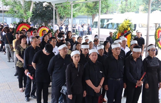 Đồng nghiệp xót xa trong phút giây tiễn biệt nghệ sĩ Duy Thanh - 8 Đồng nghiệp xót xa trong phút giây tiễn biệt nghệ sĩ Duy Thanh - 8