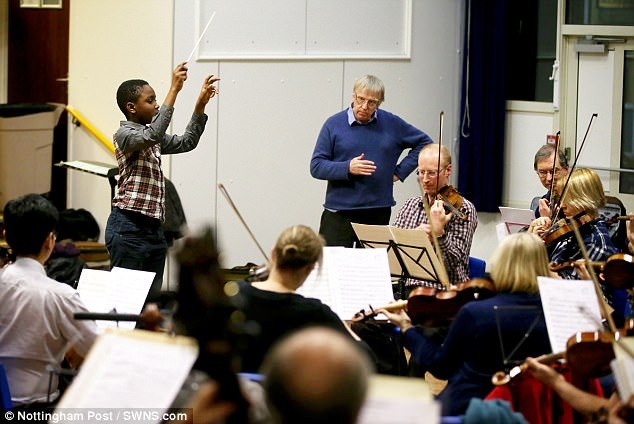 Matthew cho biết cậu có thể chỉ huy cả vở nhạc kịch “Die Fledermaus” chỉ bằng trí nhớ, không cần bản nhạc.