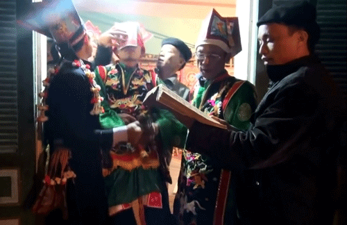 Một cảnh trong nghi lễ cấp sắc của người Dao