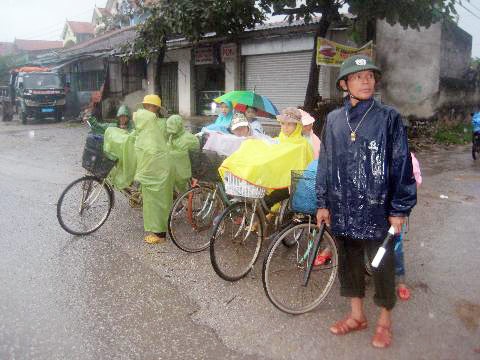 Lời cầu cứu của gia đình hiệp sĩ giao thông Hồ Văn Điều - 9 Người chiến sĩ giao thông ấy cần lắm sự giúp đỡ (ảnh: Báo Nghệ An).