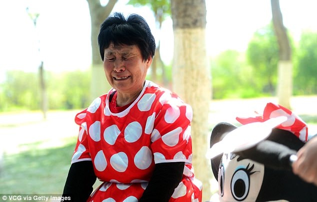“Chuột Minnie buồn nhất” và câu chuyện cảm động mẹ chồng - nàng dâu - 11 Con dâu bà Yin hiện vẫn đang trong bệnh viện điều trị và vẫn đang hôn mê.